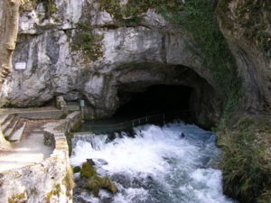 300px-4_Fontaine_de_Fontestorbes.jpg